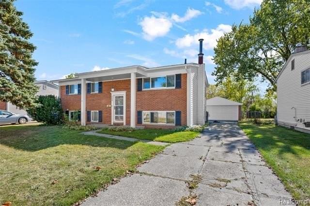 2268 Serra Dr