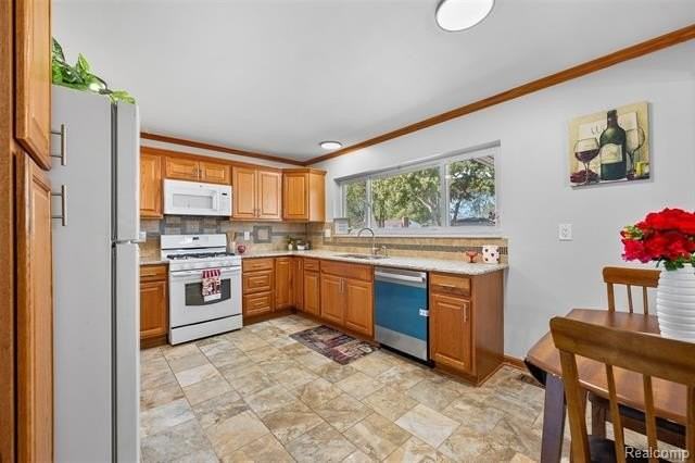 2268 Serra Dr - Photo 6 of 31