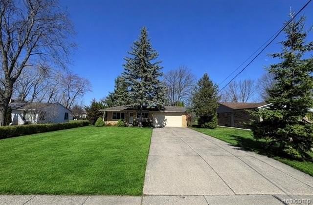 2235 Chesley Dr - Photo 2 of 35