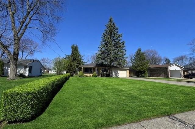 2235 Chesley Dr - Photo 3 of 35