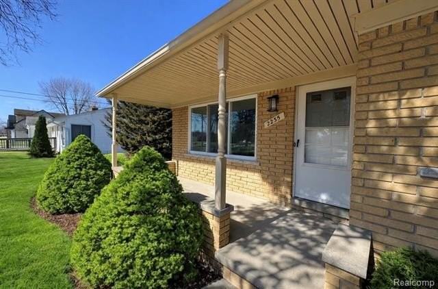 2235 Chesley Dr - Photo 4 of 35