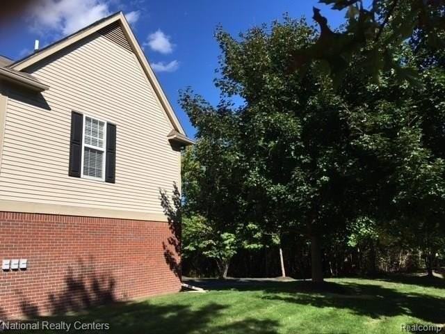 28346 Carlton Way Dr - Photo 2 of 15