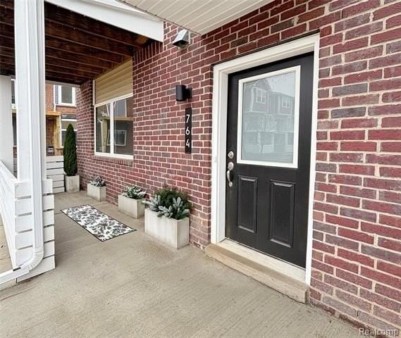 764 Huntley Ln - Photo 2 of 34