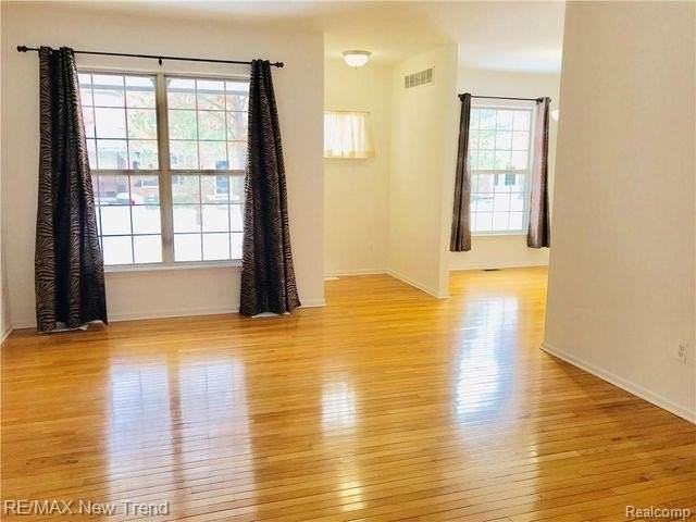 41261 N Maplewood Dr - Photo 2 of 18