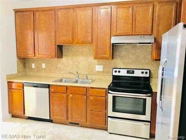 41261 N Maplewood Dr - Photo 3 of 18
