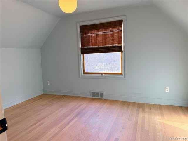 1648 Yorkshire Rd - Photo 5 of 9