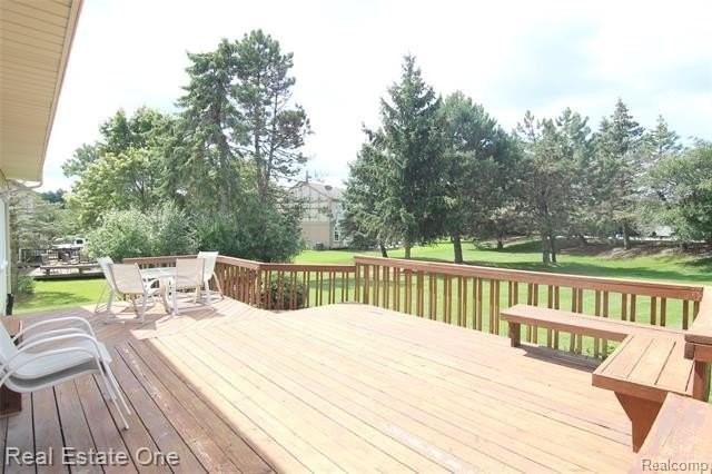 5590 Greenbriar Dr - Photo 5 of 34