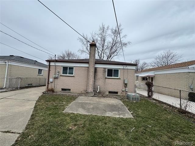 5722 Centralia St - Photo 2 of 15