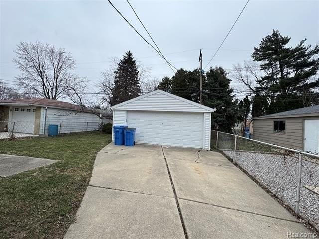 5722 Centralia St - Photo 3 of 15