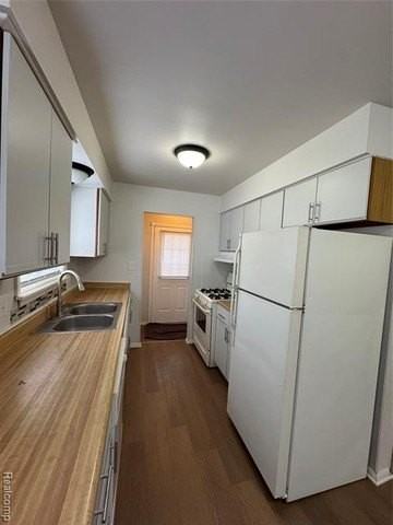 5722 Centralia St - Photo 4 of 15
