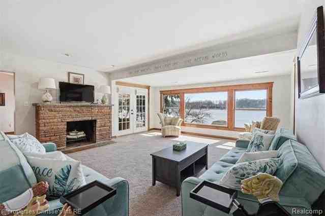 2739 Lakeridge - Photo 4 of 45
