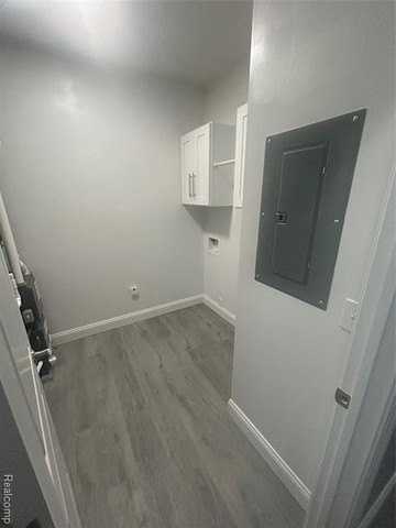 318 Grand River Ave - Photo 4 of 10