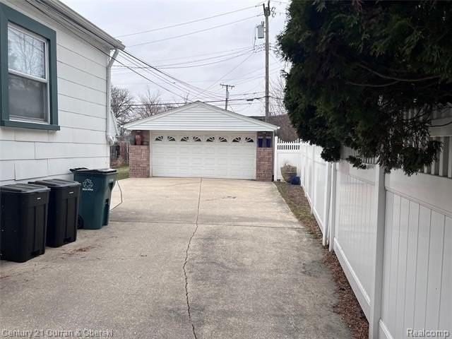 1307 Davis Ave - Photo 3 of 16