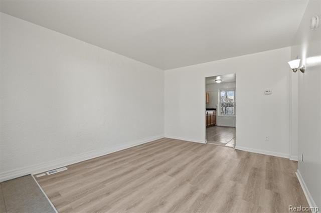 115 Cadillac St - Photo 7 of 15