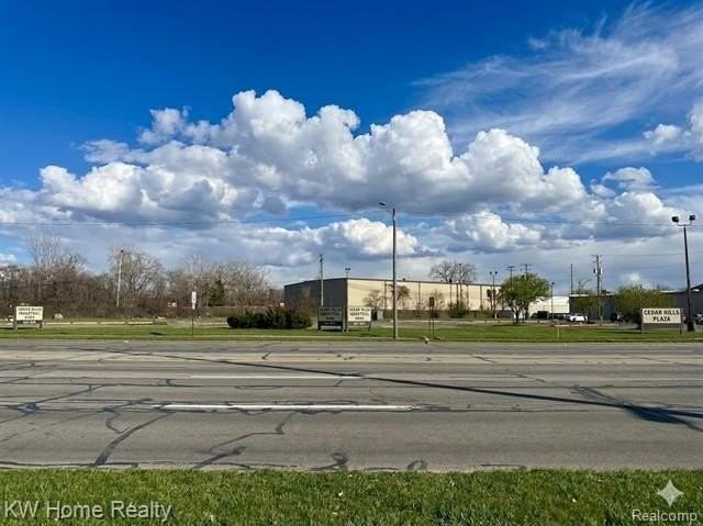 20800 Groesbeck Hwy - Photo 2 of 8