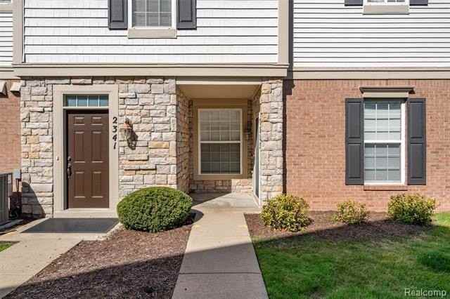 2323 Knollwood Dr - Photo 3 of 18