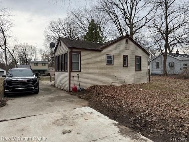 2081 Oaknoll St - Photo 3 of 17