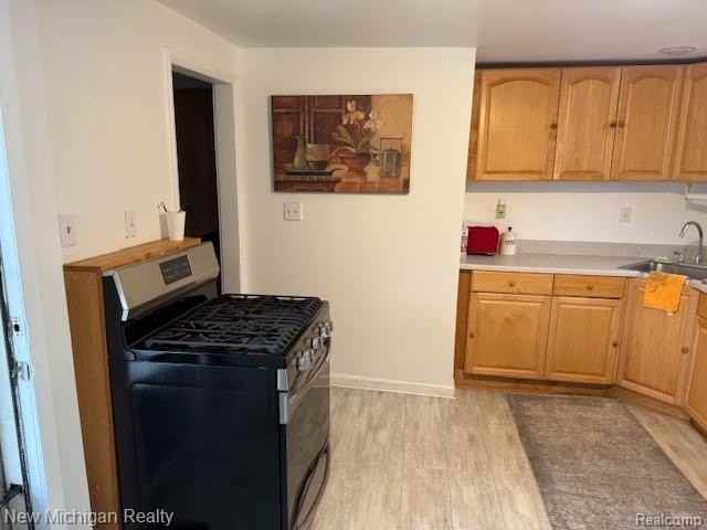 2081 Oaknoll St - Photo 6 of 17