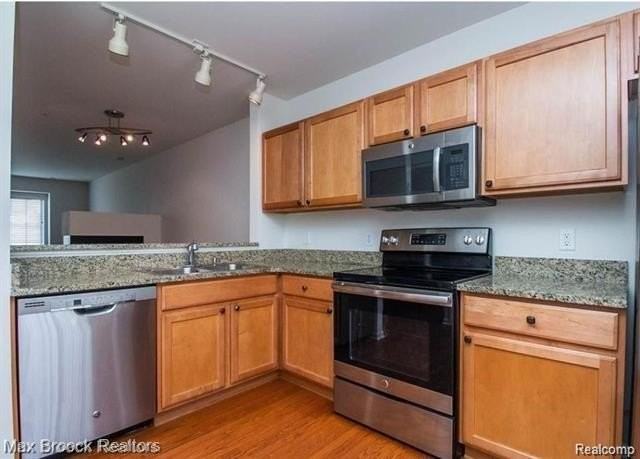 1404 Raliegh Pl - Photo 3 of 9
