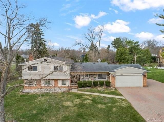 2616 Douglas Dr