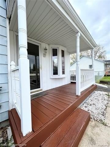 7531 N Inkster Rd - Photo 3 of 18