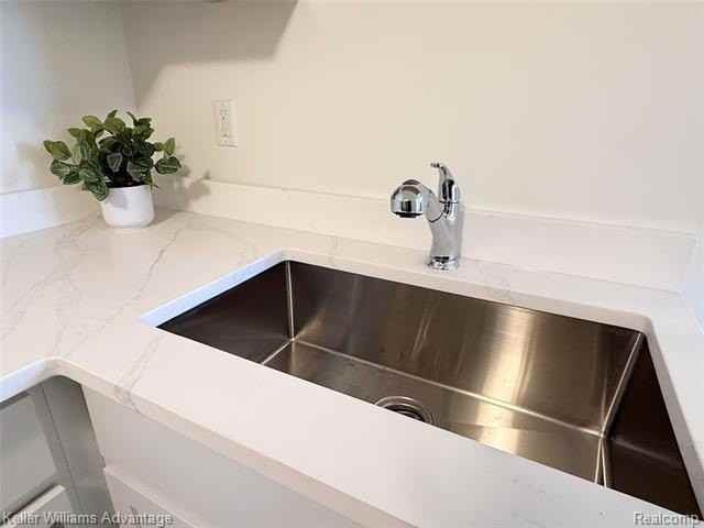29222 Grand River Ave #5 - Photo 3 of 14