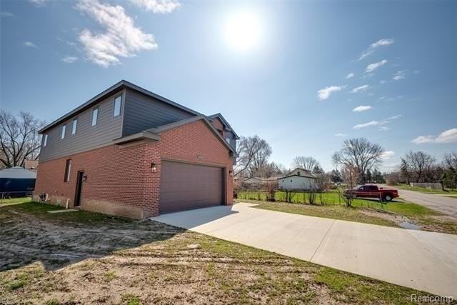 2921 Walsh Dr - Photo 3 of 50