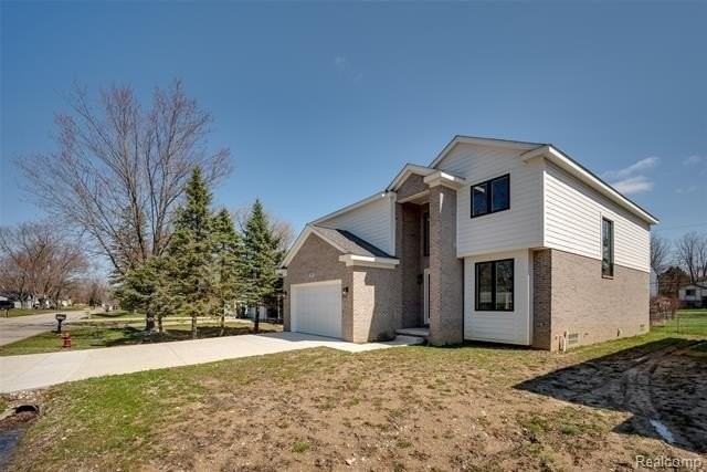 2911 Walsh Dr - Photo 3 of 50