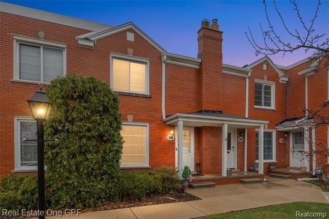 699 Saint Clair Ave #12