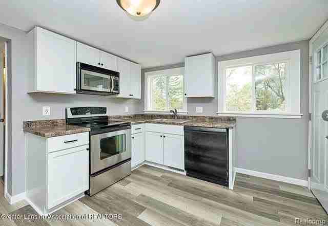 2427 E Mount Hope Ave - Photo 4 of 7