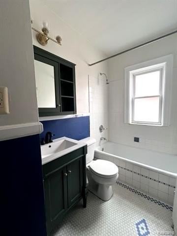 884 Beaconsfield Ave #2 - Photo 6 of 14