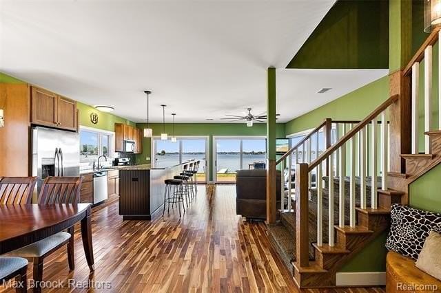 2022 Willow Beach St - Photo 2 of 25