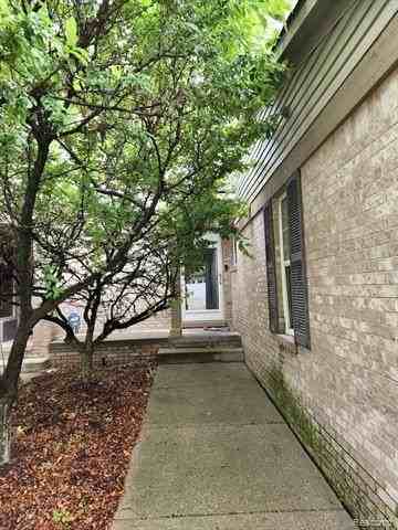 1725 Heron Cir - Photo 2 of 23