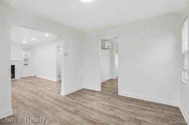 15440 Murray Hill St - Photo 6 of 23