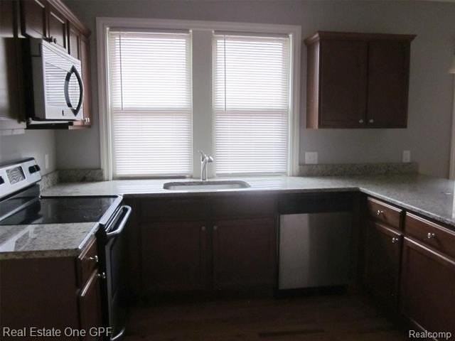 1016 Beaconsfield Ave - Photo 5 of 15