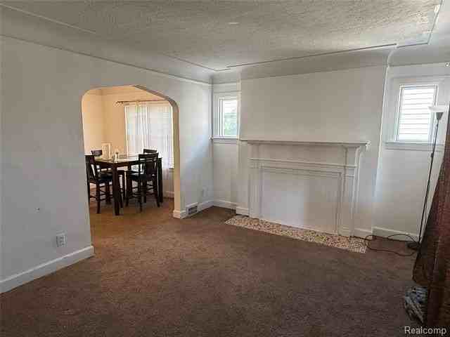 4913 Schlaff St - Photo 7 of 25