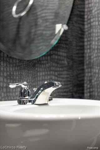 273 Strawberry Dr - Photo 4 of 50