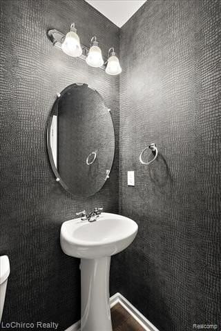 273 Strawberry Dr - Photo 5 of 50