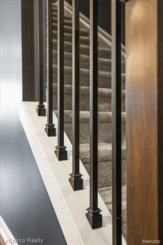 273 Strawberry Dr - Photo 6 of 50