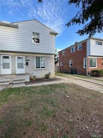 1818 N Center St - Photo 2 of 14