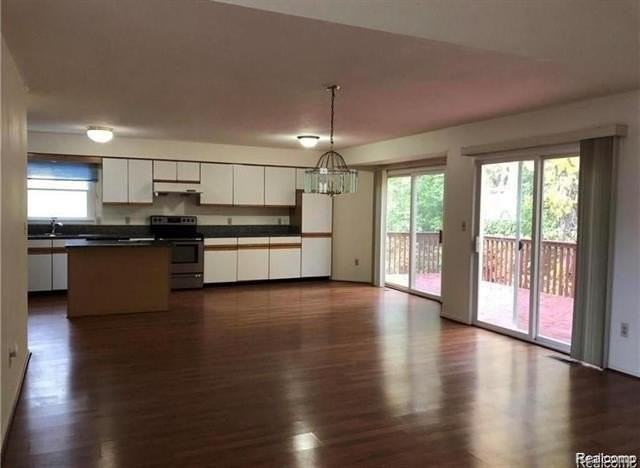 3219 Featherstone Ct - Photo 3 of 16