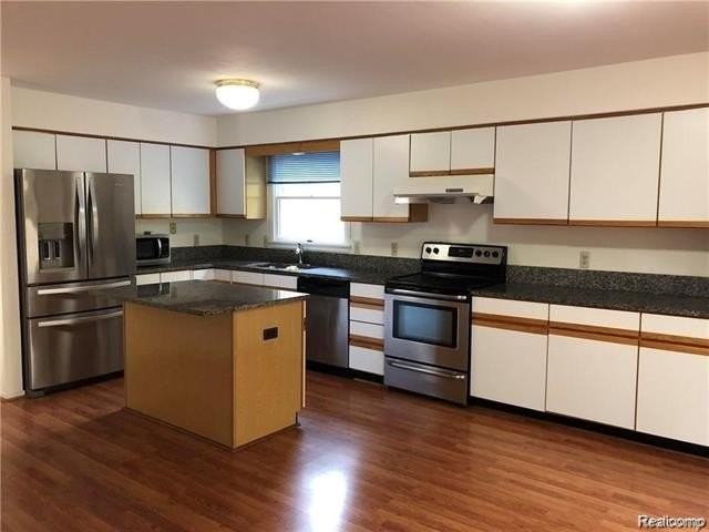 3219 Featherstone Ct - Photo 4 of 16