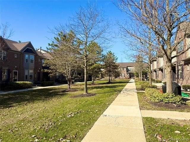 41271 N Maplewood Dr #54 - Photo 3 of 25