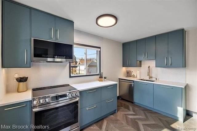 3207 N Altadena Ave - Photo 2 of 20