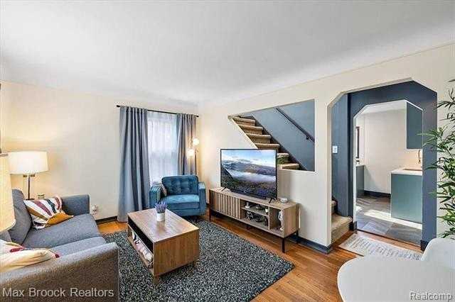 3207 N Altadena Ave - Photo 5 of 20