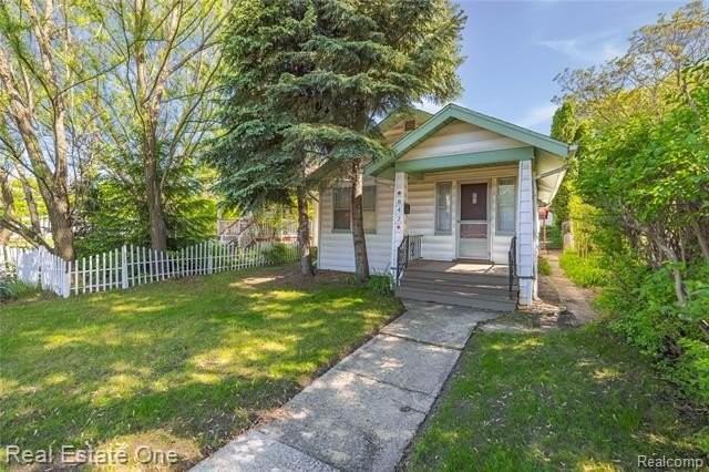 842 E 10 Mile Rd - Photo 2 of 16