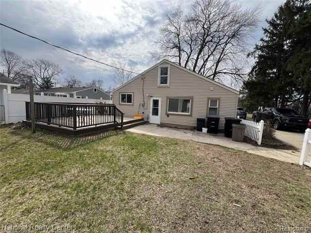 15230 Harrison St - Photo 5 of 34