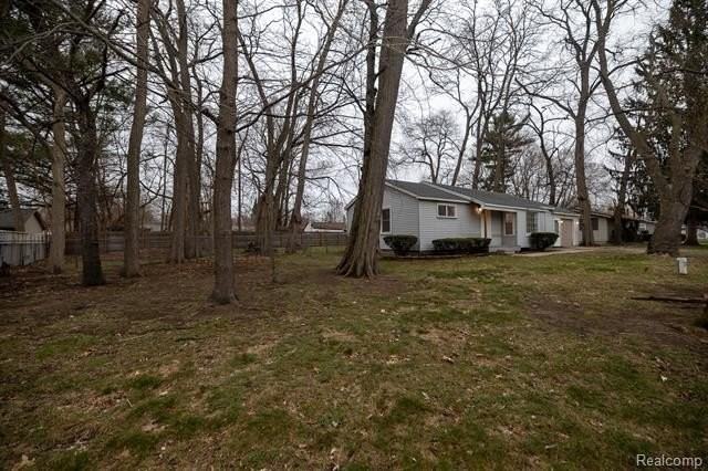 9172 Millward Ave - Photo 3 of 19