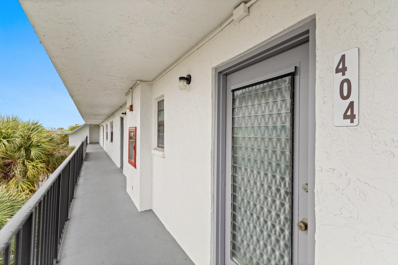 9233 Sw 8th St #404 - Photo 4 of 37