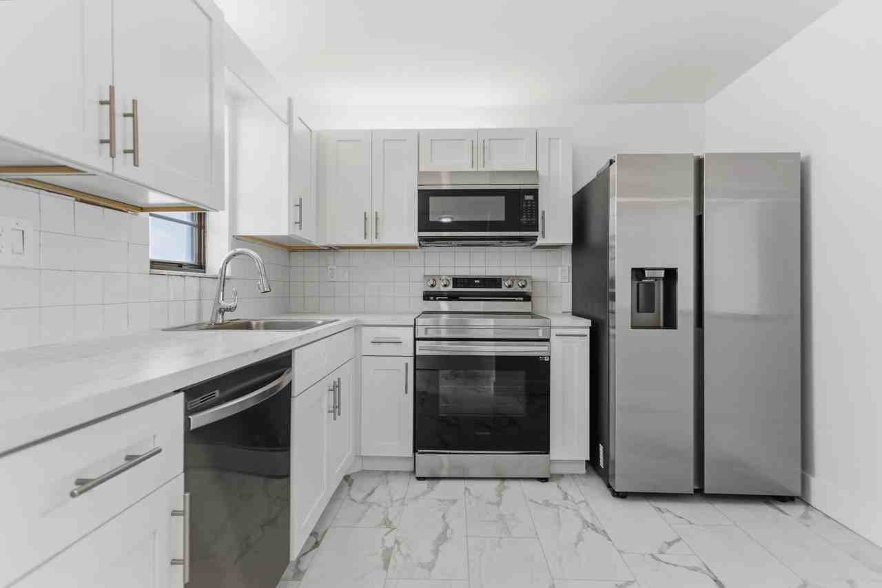 9233 Sw 8th St #404 - Photo 5 of 37